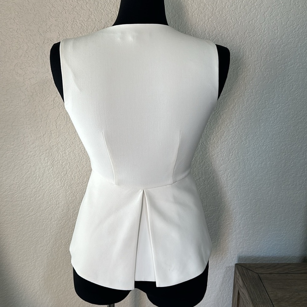 BCBGMAXAZRIA Womens Abrielle Sleeveless Peplum Top in White XS - Picture 6 of 13